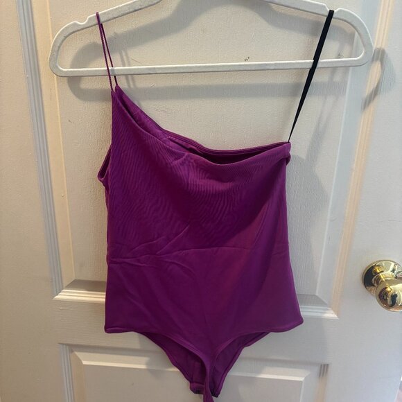Aritzia Babaton Contour One Shoulder Cami Bodysuit - Size M - Ube Purple - Picture 3 of 3